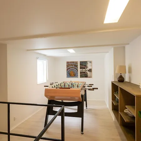 Fun-filled Near Late Night Hotspots Apartmán