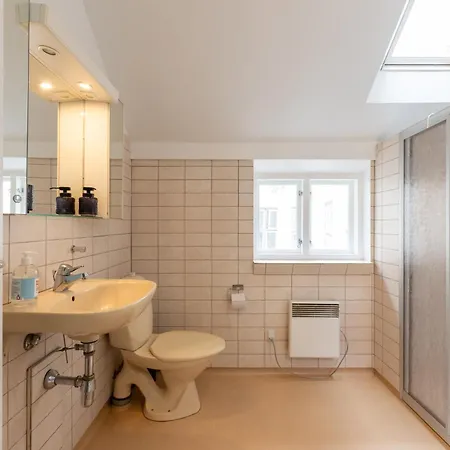 Fun-filled Near Late Night Hotspots Apartmán *