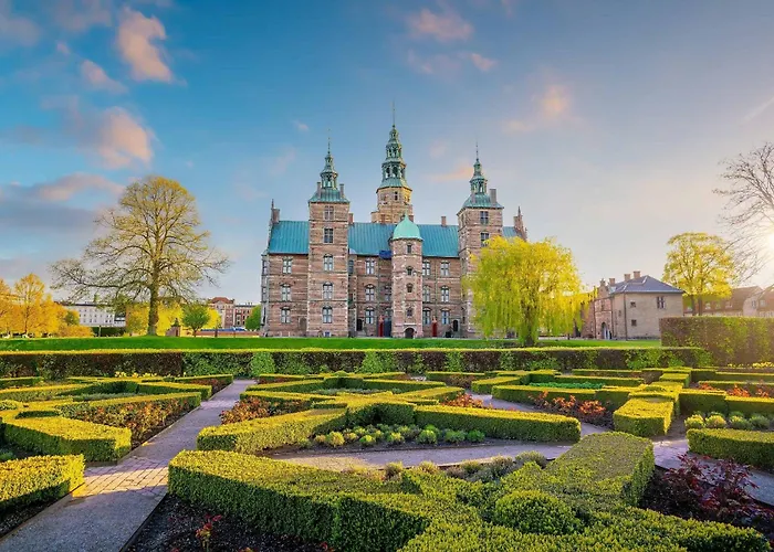 Fun-filled Near Late Night Hotspots *